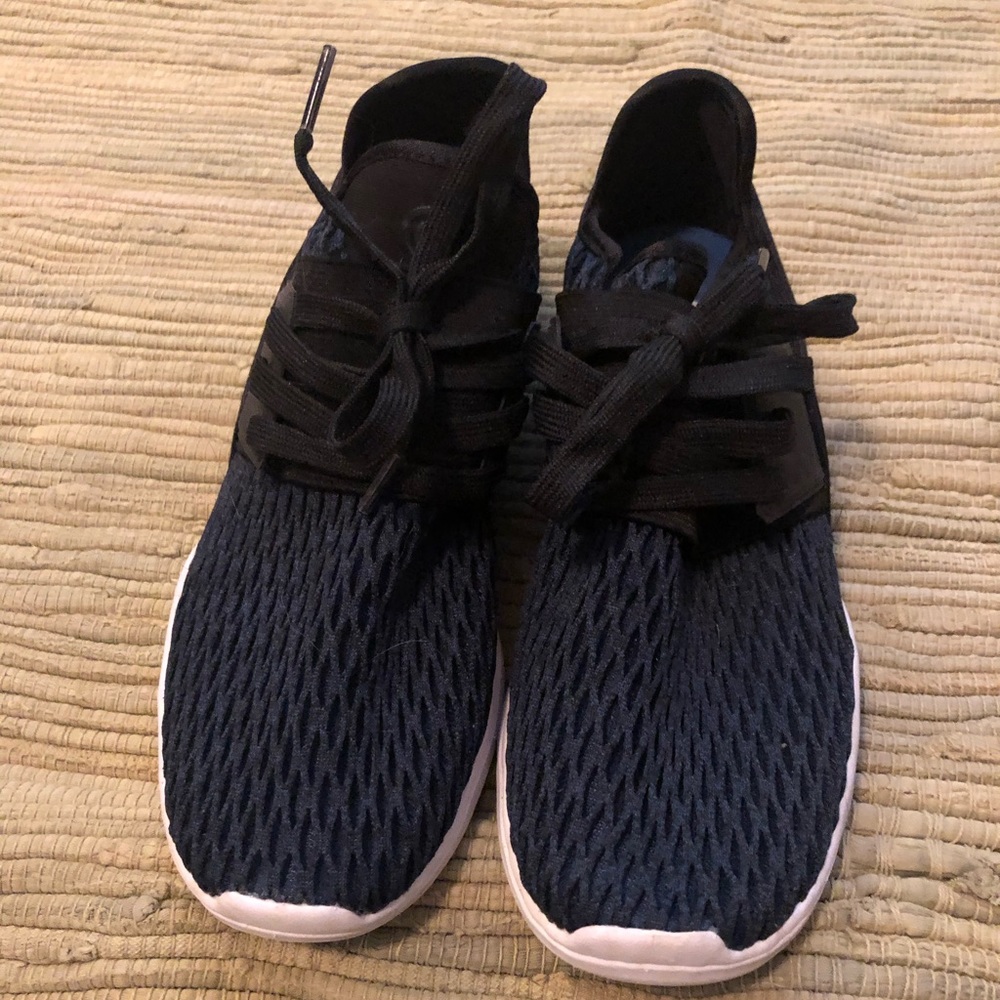 Like new sneakers